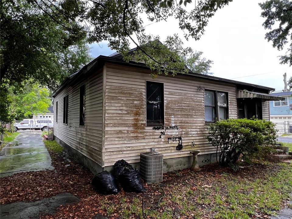 Recently Sold: $50,000 (3 beds, 1 baths, 1387 Square Feet)