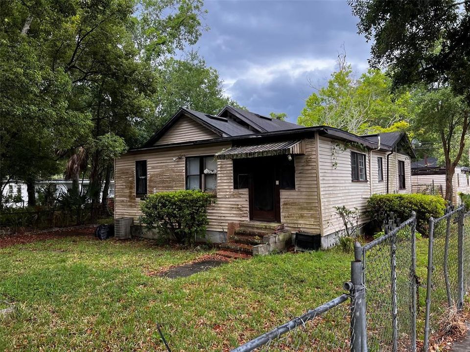 Recently Sold: $50,000 (3 beds, 1 baths, 1387 Square Feet)