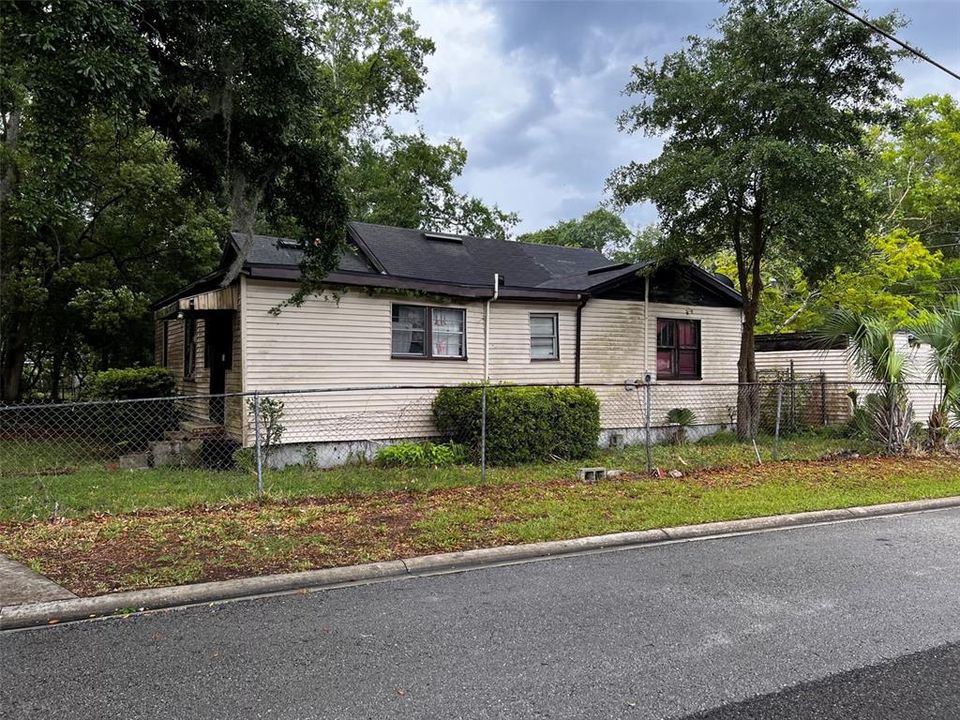 Recently Sold: $50,000 (3 beds, 1 baths, 1387 Square Feet)