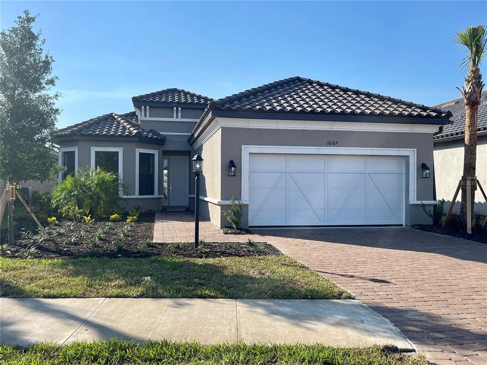 Recently Sold: $785,290 (3 beds, 3 baths, 2152 Square Feet)