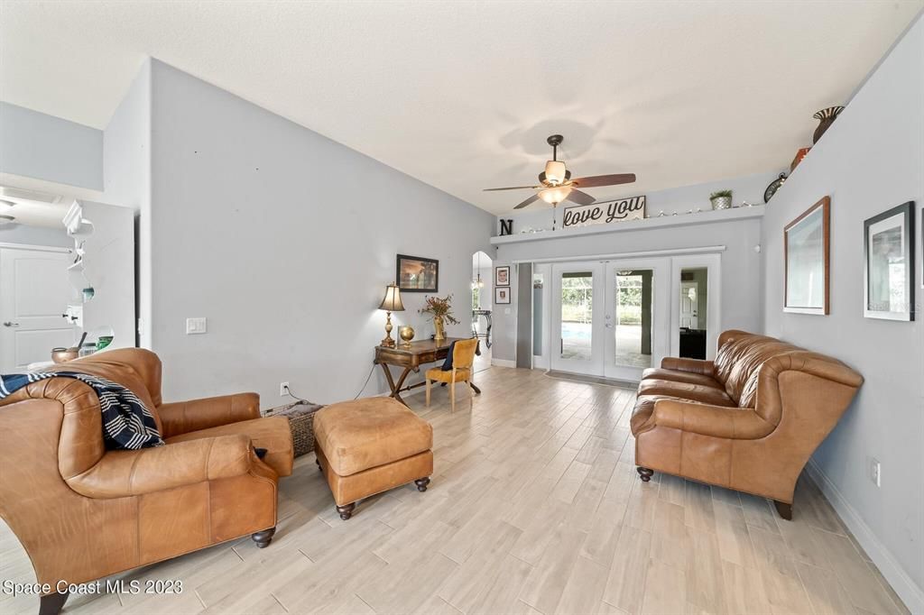 Recently Sold: $550,000 (3 beds, 2 baths, 2693 Square Feet)