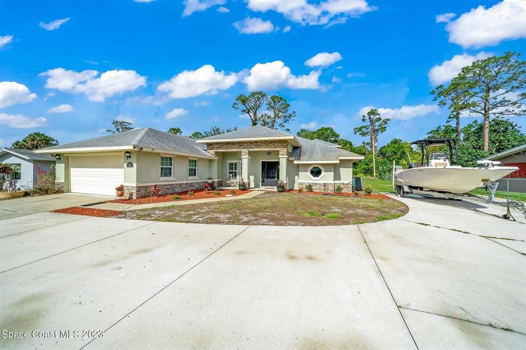 Recently Sold: $550,000 (3 beds, 2 baths, 2693 Square Feet)