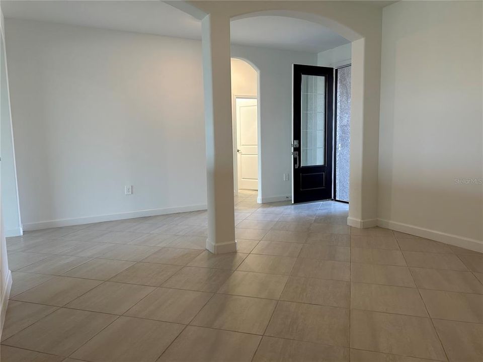 Active With Contract: $3,850 (4 beds, 2 baths, 2244 Square Feet)