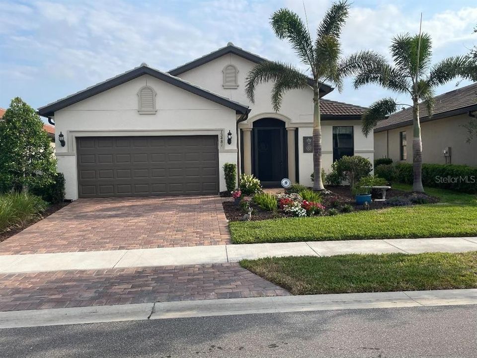 Recently Sold: $750,000 (3 beds, 2 baths, 2108 Square Feet)