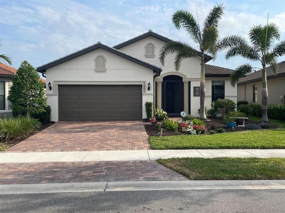 Recently Sold: $750,000 (3 beds, 2 baths, 2108 Square Feet)