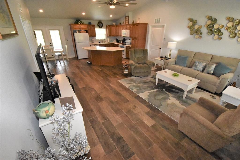 Recently Sold: $394,900 (2 beds, 2 baths, 1350 Square Feet)