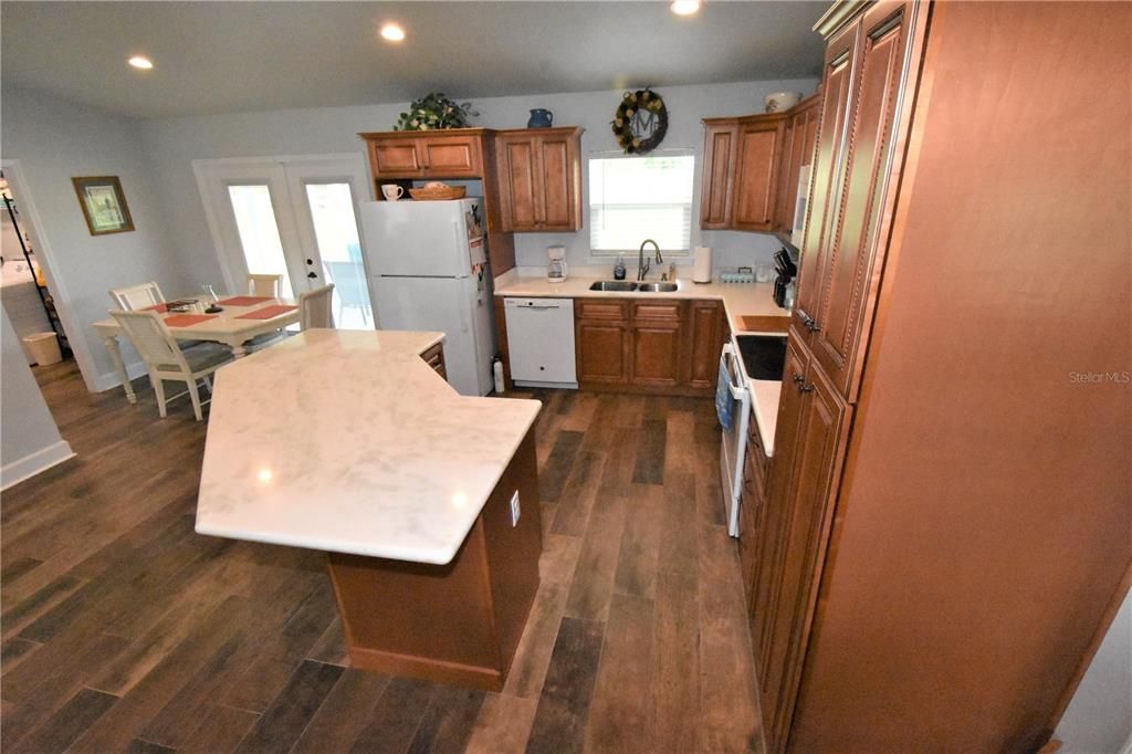 Recently Sold: $394,900 (2 beds, 2 baths, 1350 Square Feet)