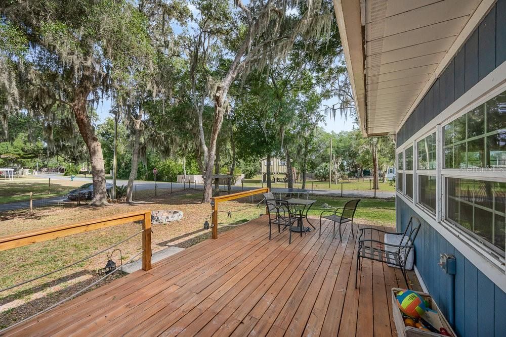 Big deck with views of lake