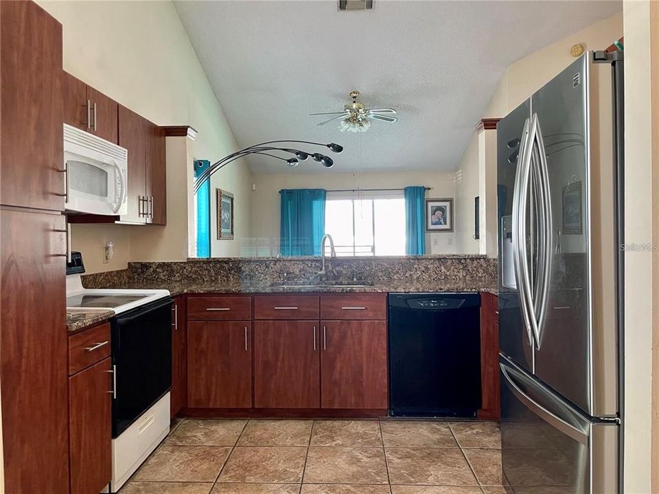 Recently Rented: $2,200 (3 beds, 2 baths, 1692 Square Feet)