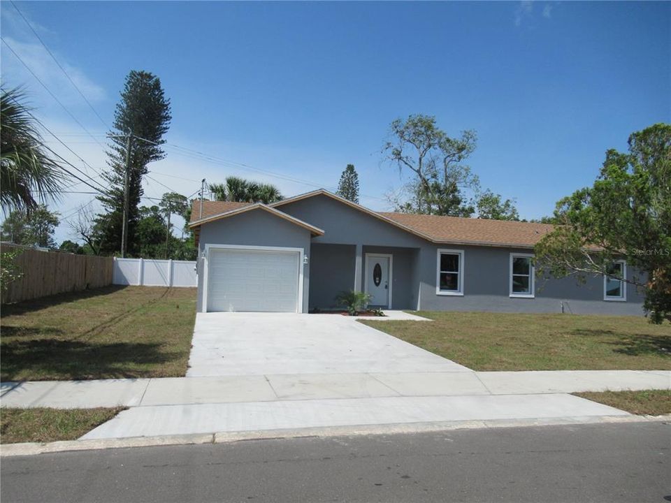 Recently Sold: $370,000 (3 beds, 2 baths, 1574 Square Feet)