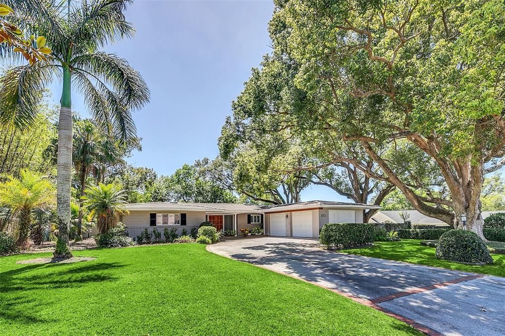 Recently Sold: $625,000 (3 beds, 2 baths, 2059 Square Feet)