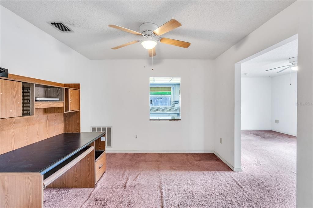 Recently Sold: $430,000 (3 beds, 2 baths, 1579 Square Feet)