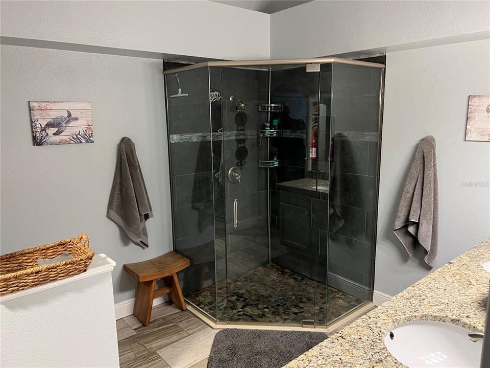 最近售出: $375,000 (3 贝兹, 2 浴室, 1534 平方英尺)