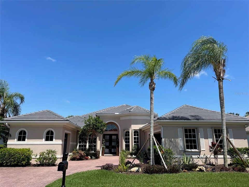 Recently Sold: $950,000 (4 beds, 3 baths, 3140 Square Feet)