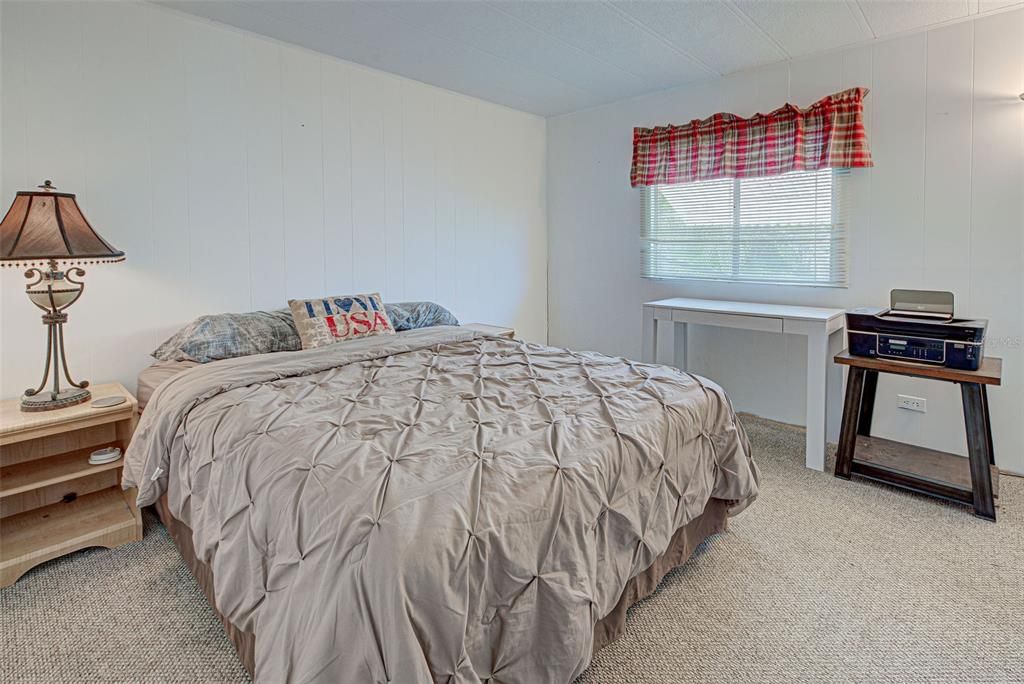 Active With Contract: $124,900 (2 beds, 2 baths, 1152 Square Feet)