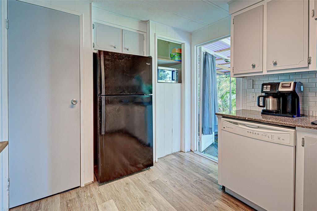 Active With Contract: $124,900 (2 beds, 2 baths, 1152 Square Feet)