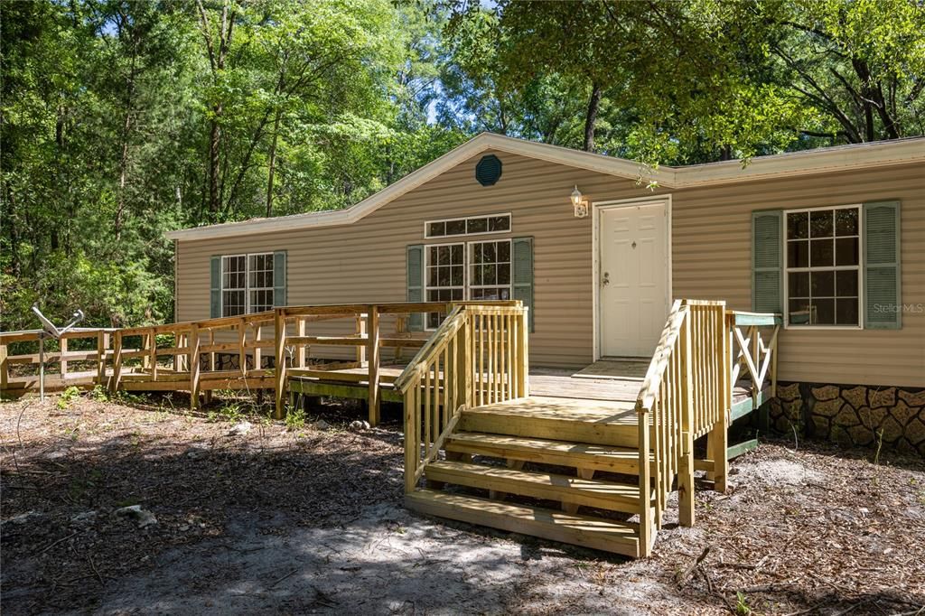 Recently Sold: $230,000 (3 beds, 2 baths, 1701 Square Feet)