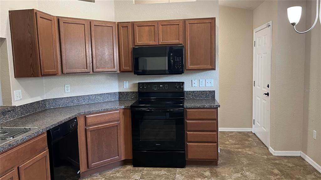 Recently Rented: $1,795 (3 beds, 2 baths, 1252 Square Feet)