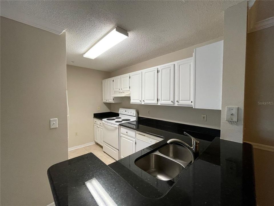 Recently Rented: $1,400 (1 beds, 1 baths, 657 Square Feet)