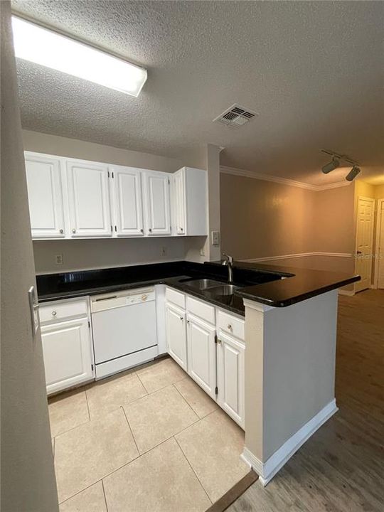 Recently Rented: $1,400 (1 beds, 1 baths, 657 Square Feet)