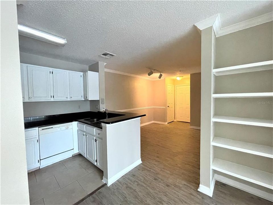 Recently Rented: $1,400 (1 beds, 1 baths, 657 Square Feet)