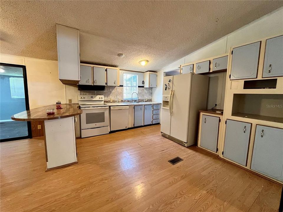 Open kitchen with lots of storage & breakfast bar