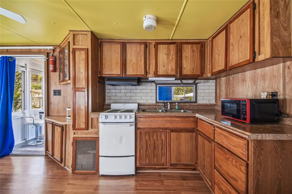 For Sale: $100,000 (1 beds, 1 baths, 379 Square Feet)