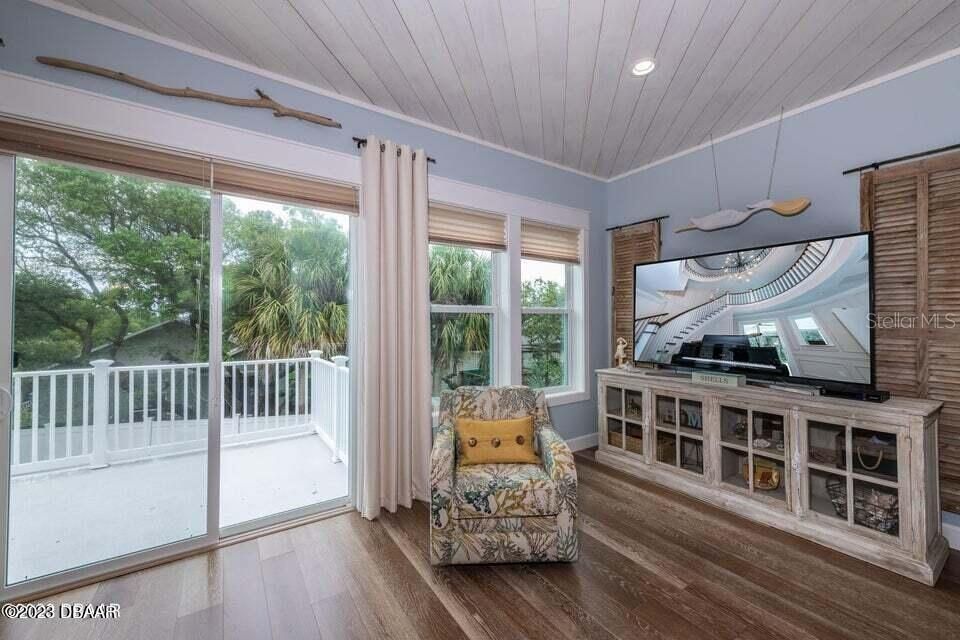 Large Balcony off Living Room