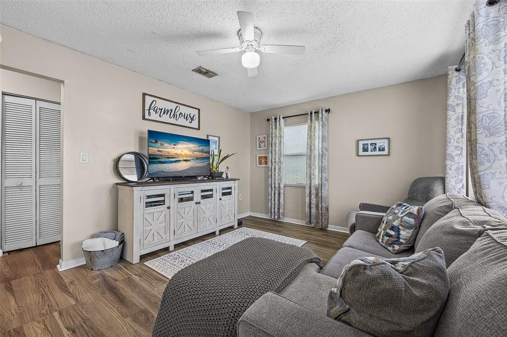 Recently Sold: $269,000 (2 beds, 1 baths, 768 Square Feet)