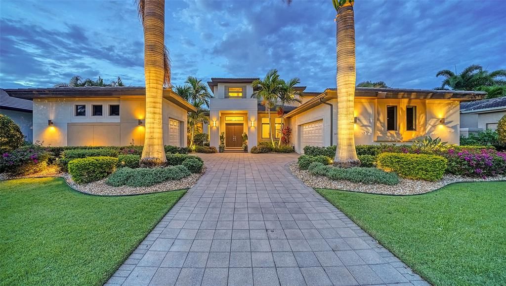 Recently Sold: $3,650,000 (4 beds, 4 baths, 4161 Square Feet)