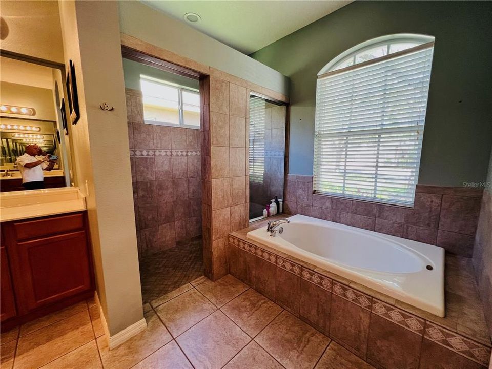 最近租的: $3,750 (4 贝兹, 3 浴室, 2949 平方英尺)