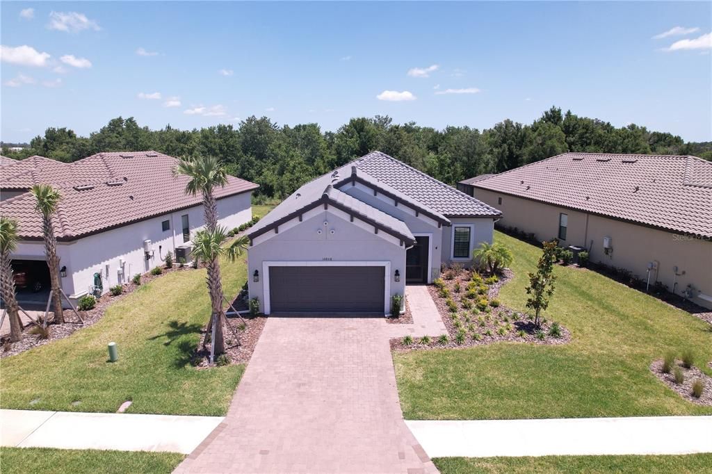 Recently Rented: $4,000 (3 beds, 3 baths, 2100 Square Feet)