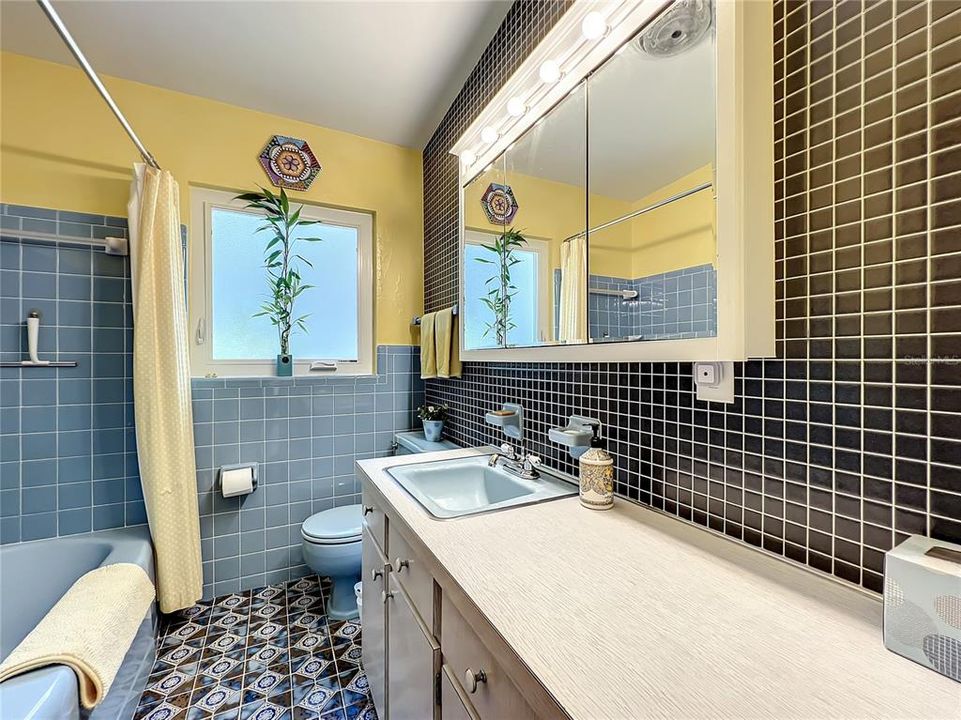最近售出: $643,000 (3 贝兹, 2 浴室, 1694 平方英尺)