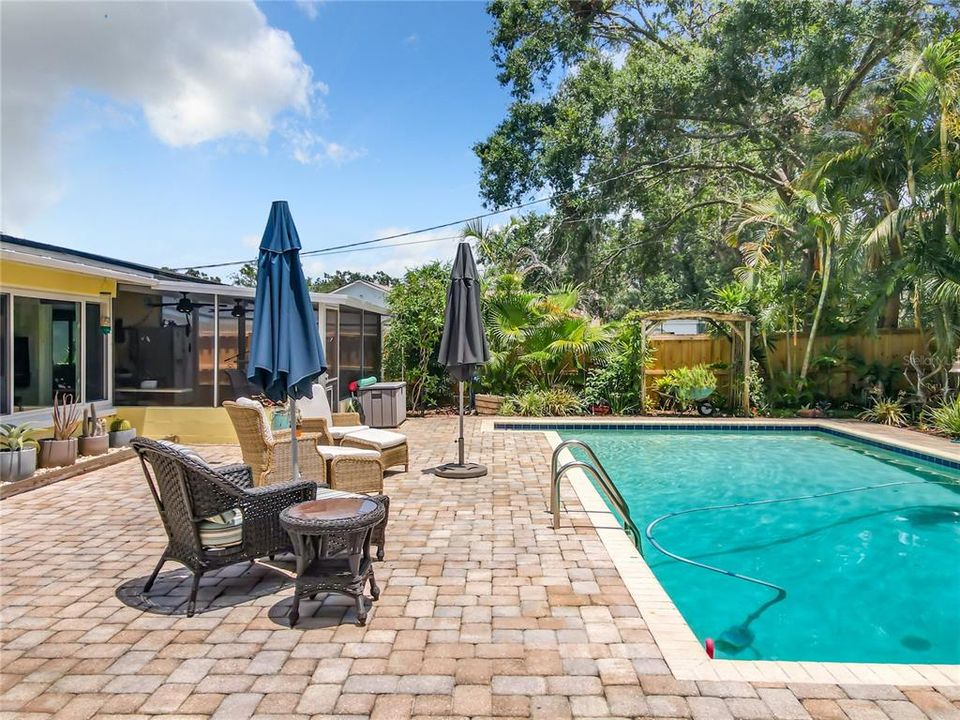Recently Sold: $643,000 (3 beds, 2 baths, 1694 Square Feet)