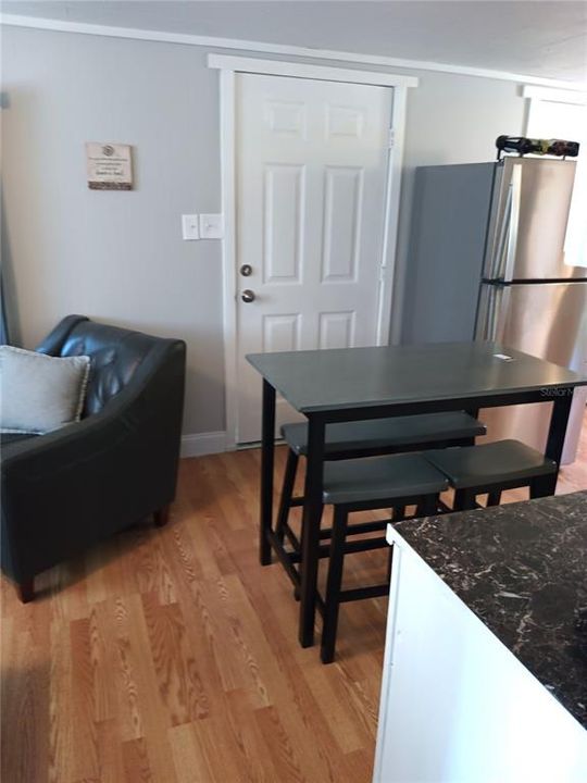 Recently Rented: $1,650 (2 beds, 1 baths, 572 Square Feet)