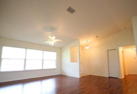 Recently Rented: $1,850 (3 beds, 2 baths, 1582 Square Feet)