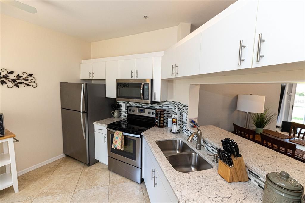 Recently Rented: $2,500 (2 beds, 2 baths, 956 Square Feet)
