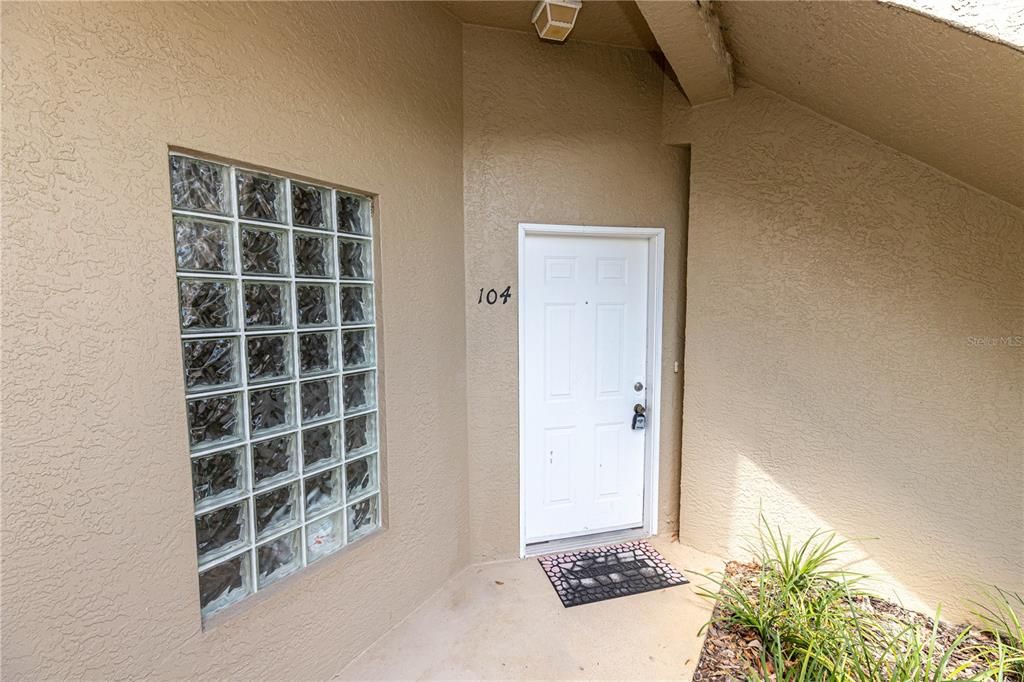 Recently Rented: $2,500 (2 beds, 2 baths, 956 Square Feet)