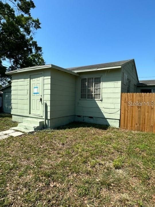 Recently Sold: $152,000 (2 beds, 1 baths, 814 Square Feet)