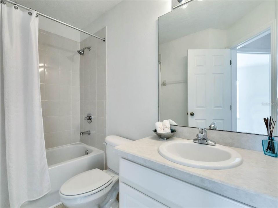 最近售出: $375,000 (3 贝兹, 2 浴室, 1429 平方英尺)