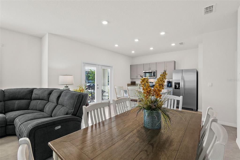 Recently Sold: $335,000 (3 beds, 2 baths, 1587 Square Feet)