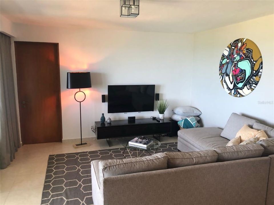 En Venta: $1,150,000 (2 camas, 2 baños, 1701 Pies cuadrados)