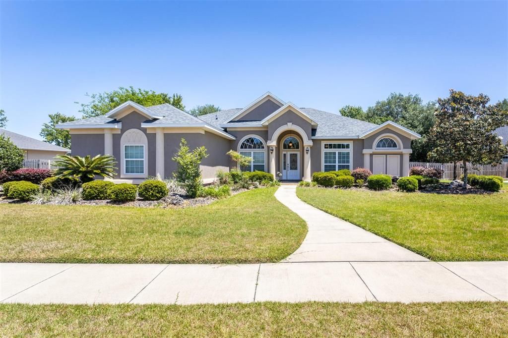 Recently Sold: $720,000 (4 beds, 3 baths, 2703 Square Feet)