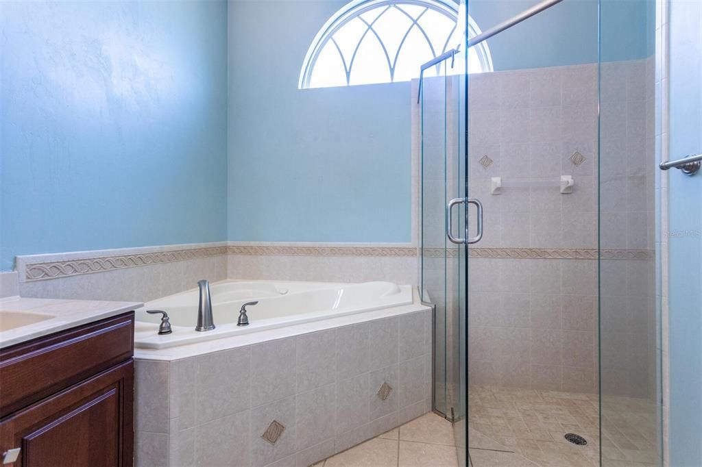 最近售出: $720,000 (4 贝兹, 3 浴室, 2703 平方英尺)