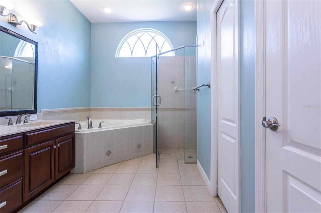 最近售出: $720,000 (4 贝兹, 3 浴室, 2703 平方英尺)