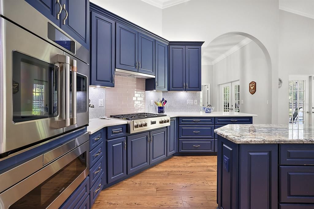 Absolutely must see this fantastic kitchen remodel.