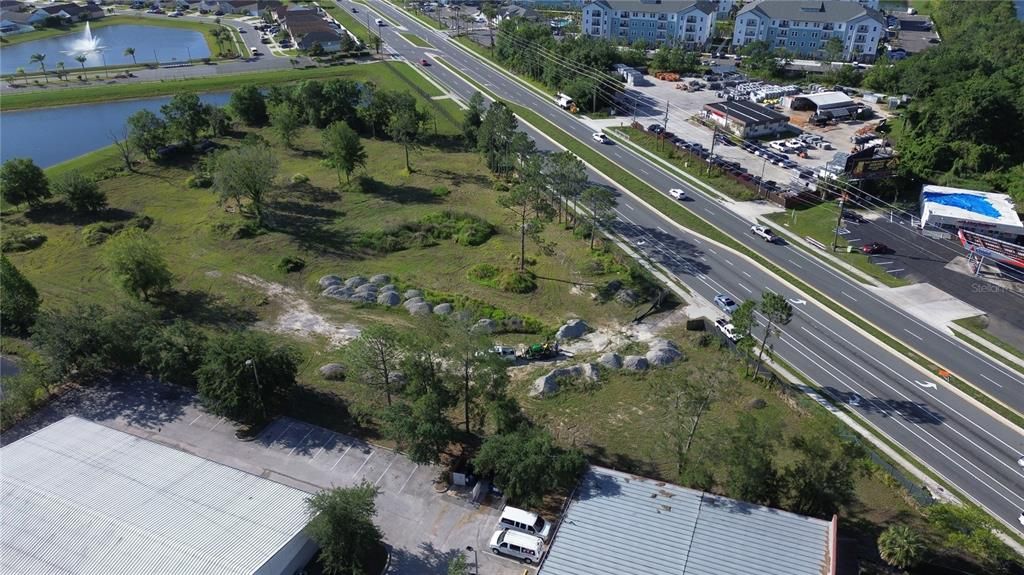 待售: $2,745,500 (3.23 acres)