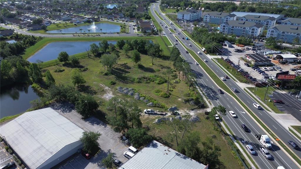 待售: $2,745,500 (3.23 acres)