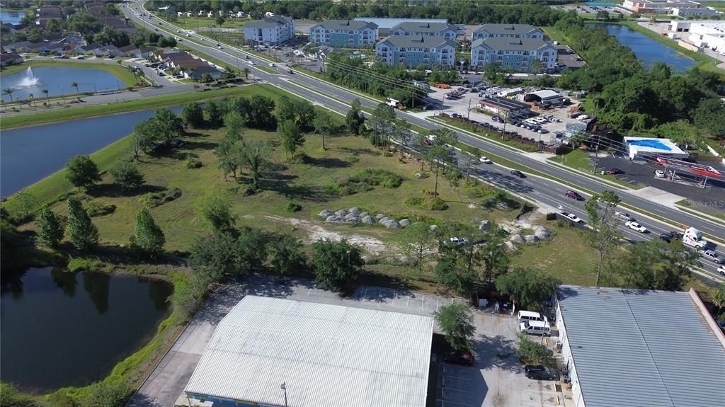 待售: $2,745,500 (3.23 acres)