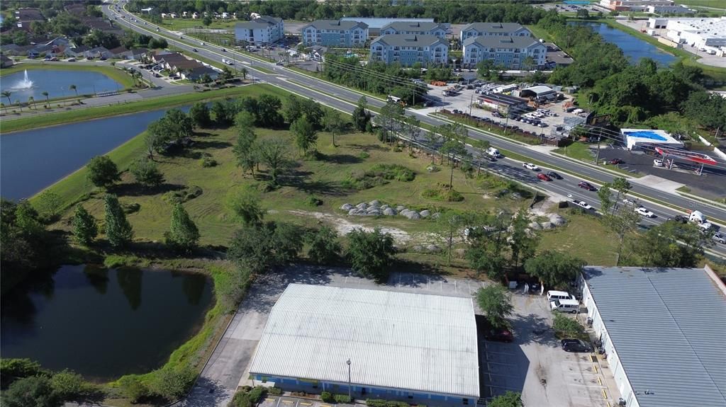 待售: $2,745,500 (3.23 acres)